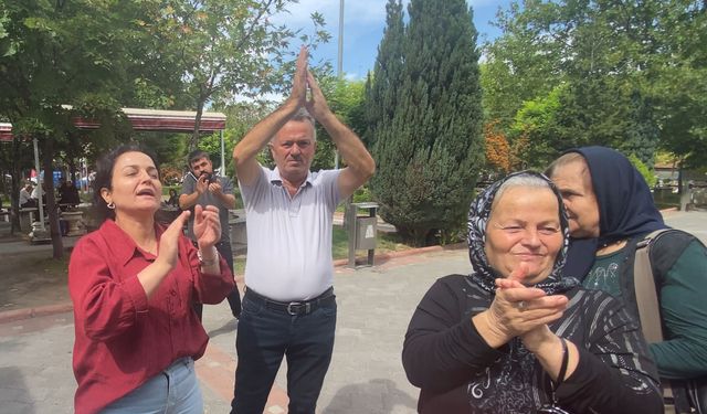 Oğullarının katiline 26 yıl hapis kararını, 'yaşasın adalet' diyerek alkışladılar