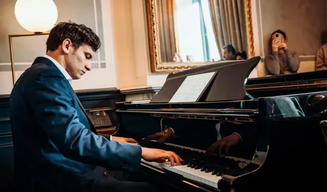 Genç Türk besteci ve piyanist Umut Veysel Demirtaş, Amsterdam'da konser verdi