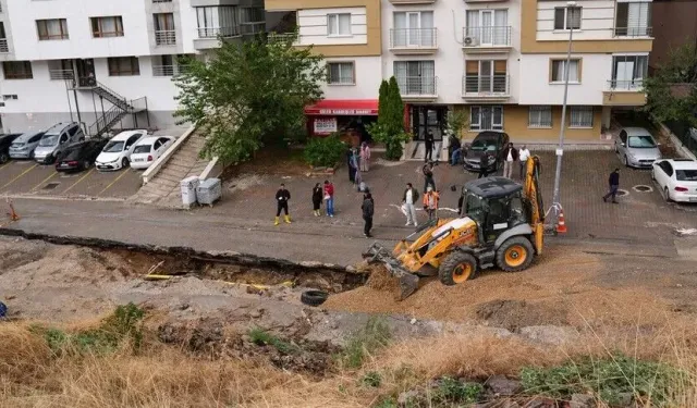 Başkentte selden çöken yolda onarım çalışmaları sürüyor
