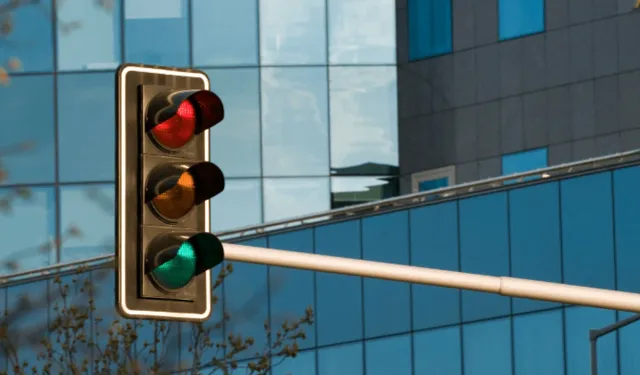 Trafik ışıkları neden kırmızı, sarı ve yeşil?