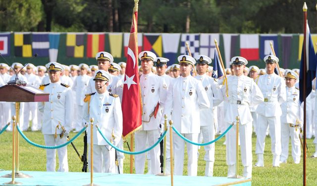Yalova'da 456 deniz astsubayı mezuniyet sevinci yaşadı