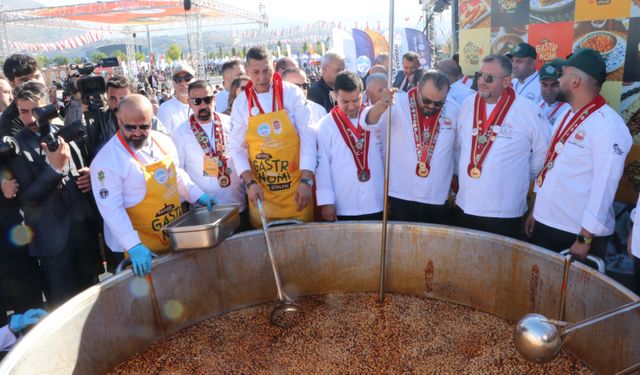 Gastronomi Günleri’nde 1 ton börek aşı çorbası ikram edildi