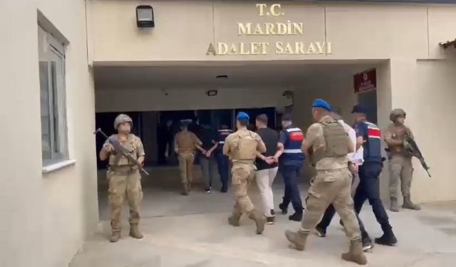 Kendilerini ‘başsavcı’ olarak tanıtıp dolandırıcılık yapan 8 şüpheli tutuklandı