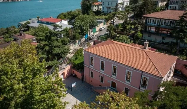 Emirgan İlkokulu 156 yıllık binasında eğitimi sürdürüyor