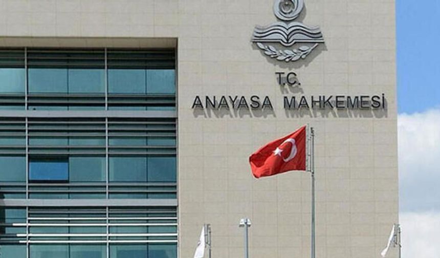 AYM'den 11 siyasi parti hakkında karar