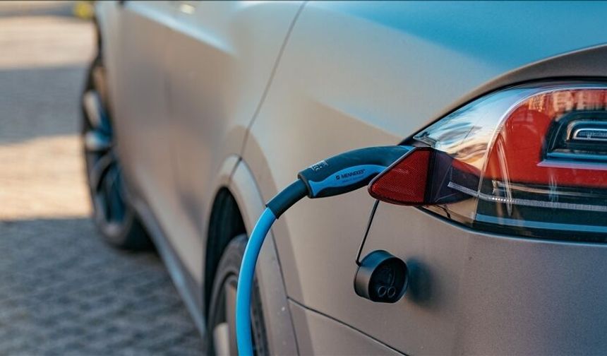 Elektrikli araç sahiplerine müjde: Depolamalı şarj istasyonlarının önü açıldı