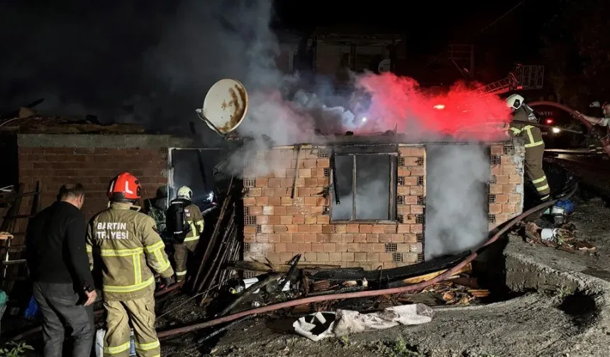 Evde çıkan yangında 1 kişi öldü, 1 kişi yaralandı