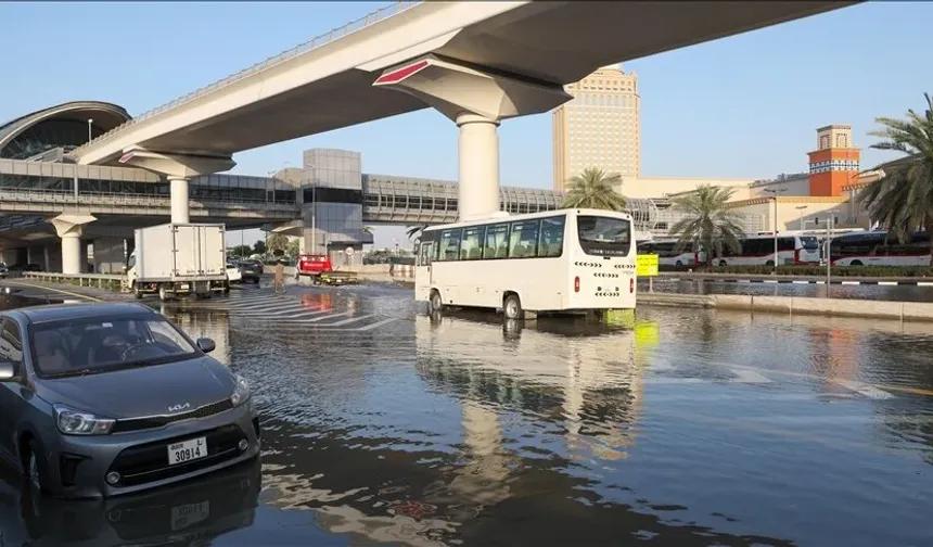 Dubai Havalimanı yoğun yağışların ardından yeniden faaliyete başladı