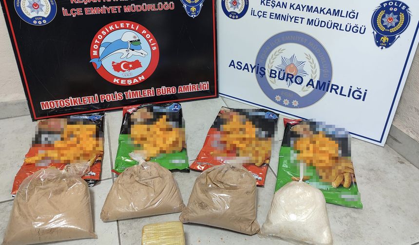 Cips paketlerine gizlenmiş uyuşturucu ele geçirildi: 3 gözaltı