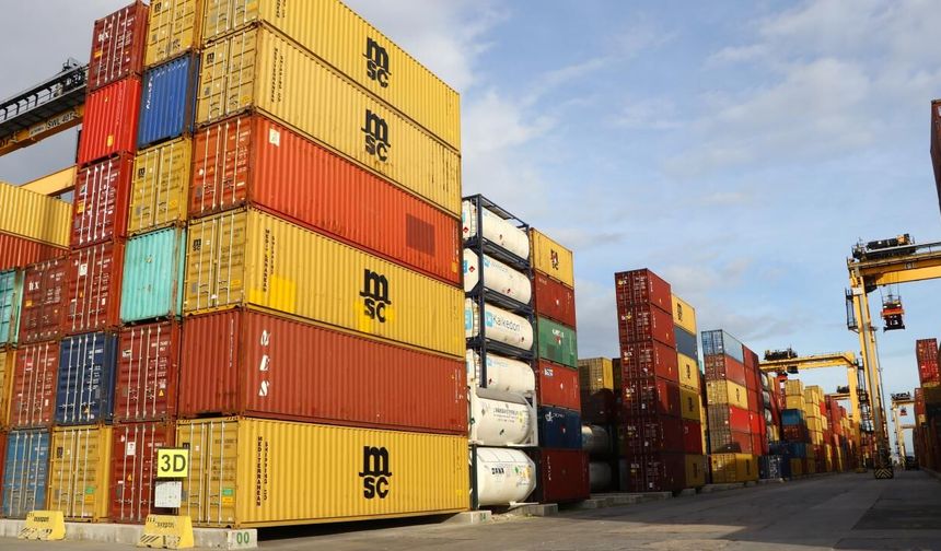 Türkiye’de ihracat geriledi, dış ticaret açığı büyüdü