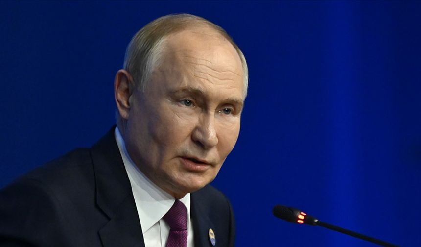 Putin: Ekonomimiz üçüncü çeyrekteki yavaşlamaya rağmen büyüdü