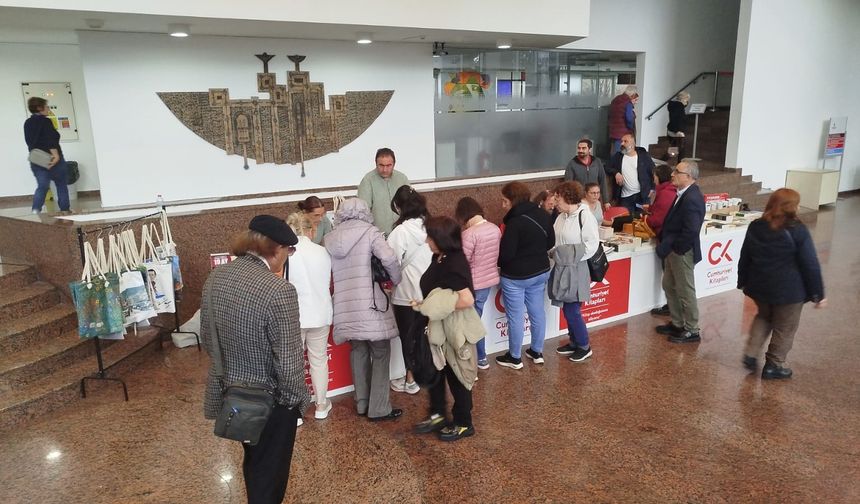Üstün Dökmen 'Cumhuriyet Roman ve Öykü Günlerinde' Ankaralılarla buluştu