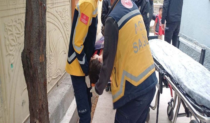 Birlikte yaşadığı kadını dövüp, bıçakladı