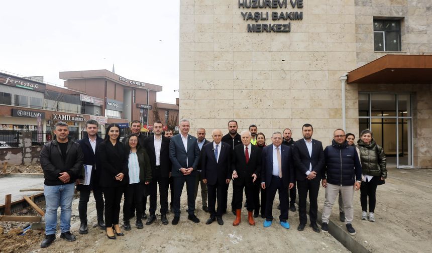 Haberal, Alzheimer ve Yaşlı Yaşam Merkezi’ni ziyaret etti