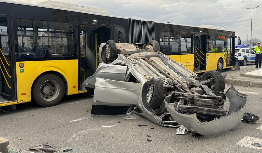 Kayseri'de özel halk otobüsü ile otomobil çarpıştı: 9 yaralı