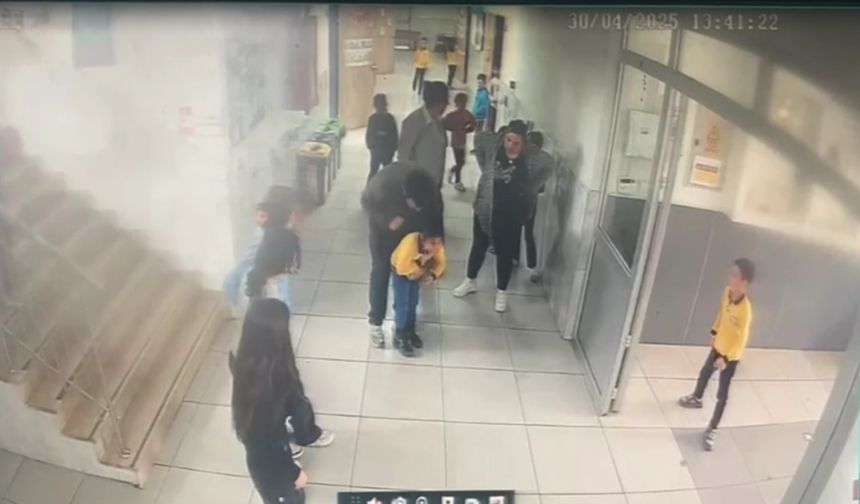 Nefes borusuna yiyecek kaçan öğrencisini 'Heimlich' manevrasıyla kurtardı