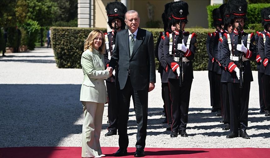 Cumhurbaşkanı Erdoğan, İtalya'da resmi törenle karşılandı
