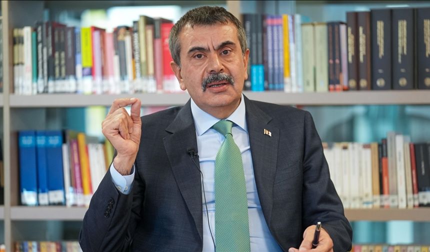 Bakan Tekin vatandaşları "Dijital Dünyada Çocuk Hakları Sözleşmesi"ni imzalamaya davet etti