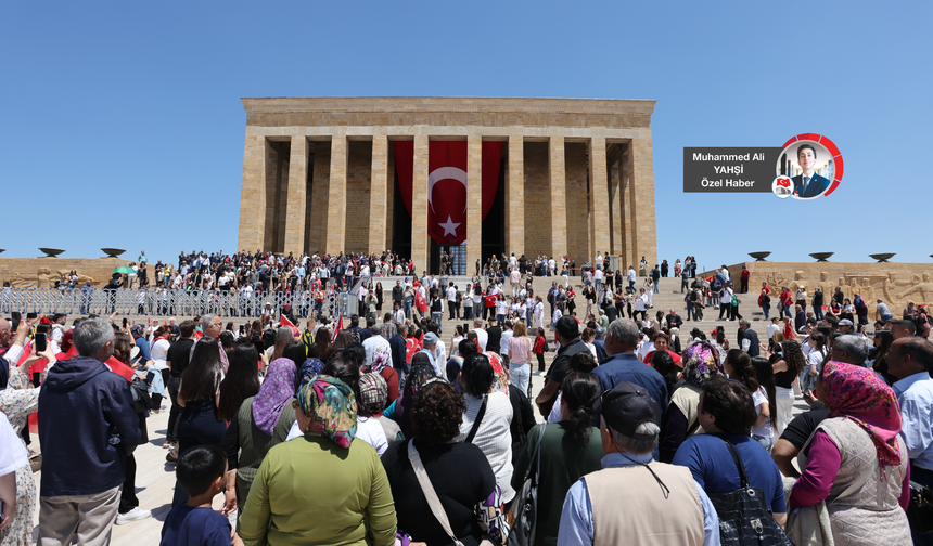 19 Mayıs coşkusu Anıtkabir'de yaşanıyor