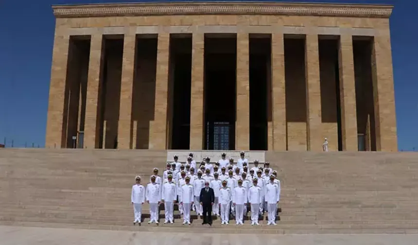 Sahil Güvenlik Komutanlığı'ndan Anıtkabir'e ziyaret