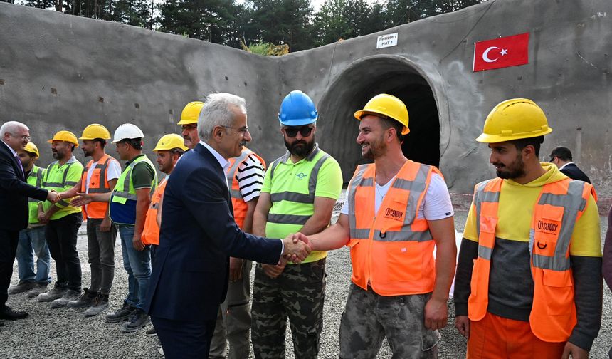 Bakan Uraloğlu’ndan Bulgaristan’da şantiye ziyareti