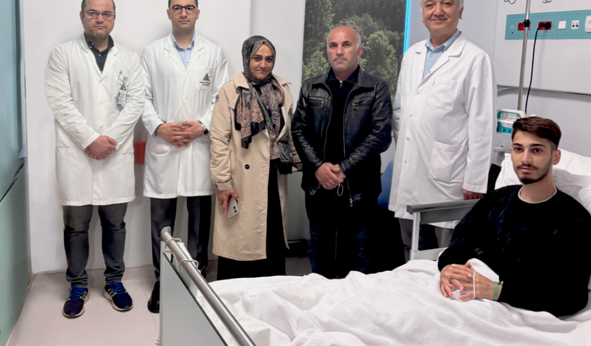 4 ayda 45 kiloya düşen 19 yaşındaki Davut, babasının böbreğiyle hayata tutundu
