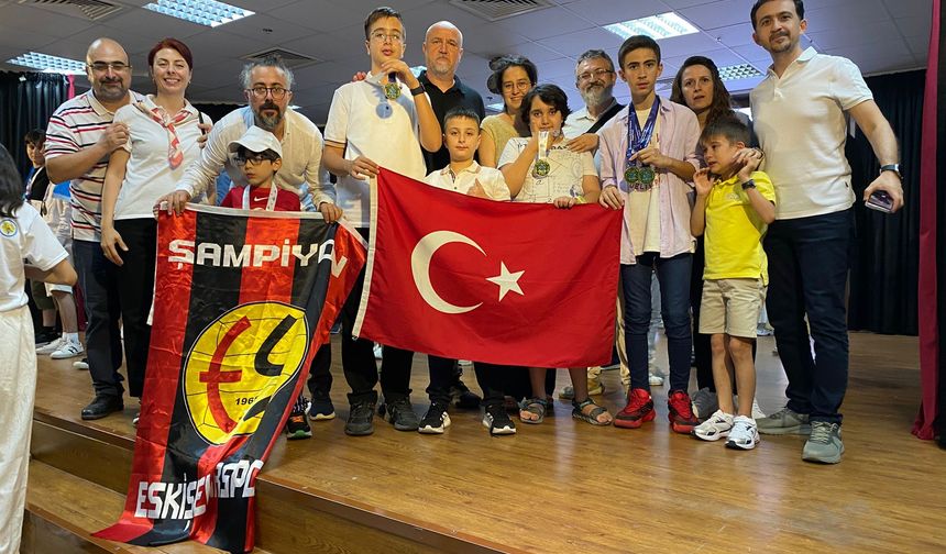6 yaşındaki Tuna, matematikte dünya şampiyonu oldu