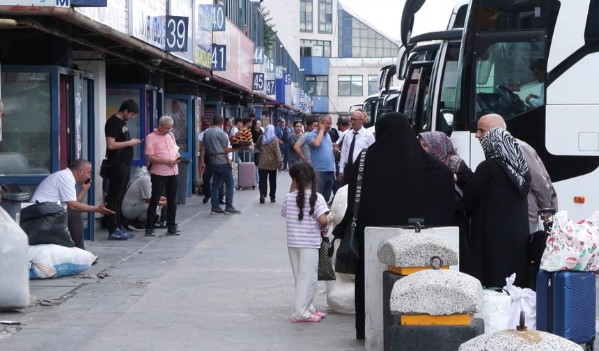 Hava sahası kapanınca İranlılar otobüslerle ülkelerine dönüyor