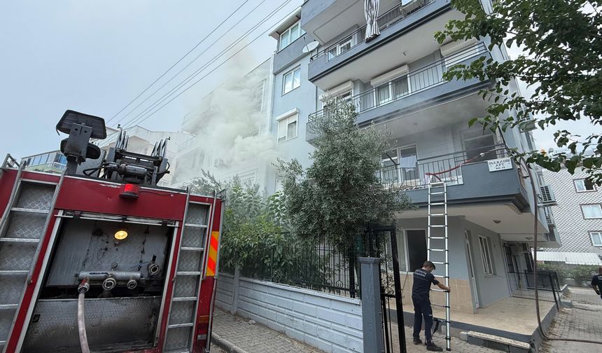 Tartıştığı arkadaşı ile onun ağabeyinin dairelerini ateşe verdi