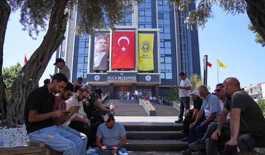 İzmir'de iki belediyede işçiler iş bıraktı