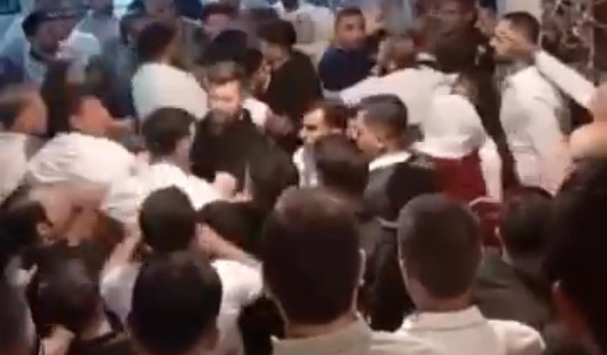 Düğün salonu önünde tekme ve yumruklu kavga