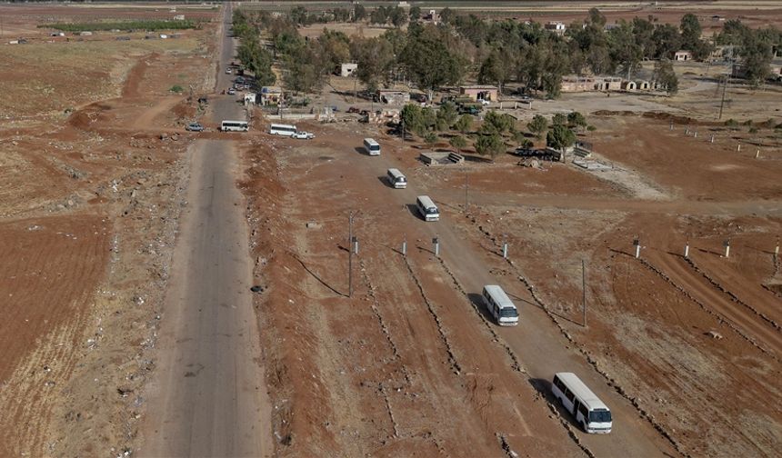 Suriye'nin Süveyda ilinden 26 cenaze ile 360 sivil tahliye edildi