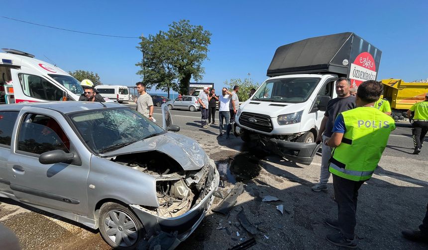 Ordu'da otomobil ile kamyonet çarpıştı; 5 yaralı