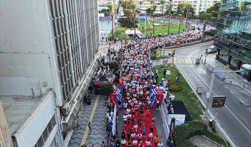 9 Eylül Yarı Maratonu'nda coşku seli