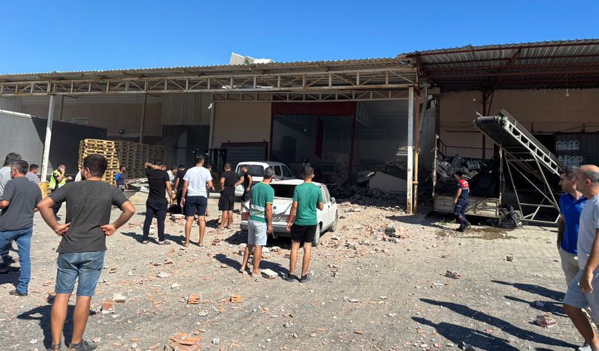 Antalya'da, toptancı halindeki iş yerinde patlama