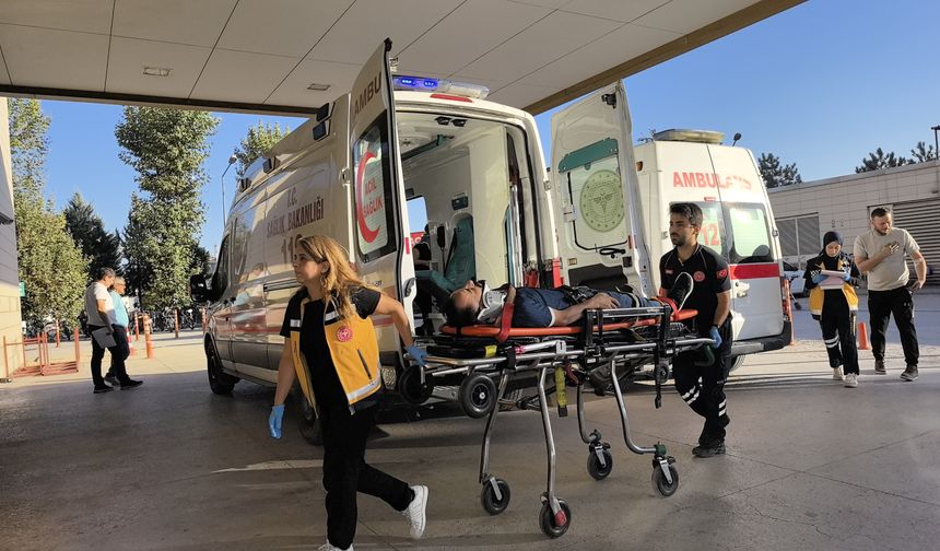 Bursa'da iki otomobil kafa kafaya çarpıştı: 4 yaralı