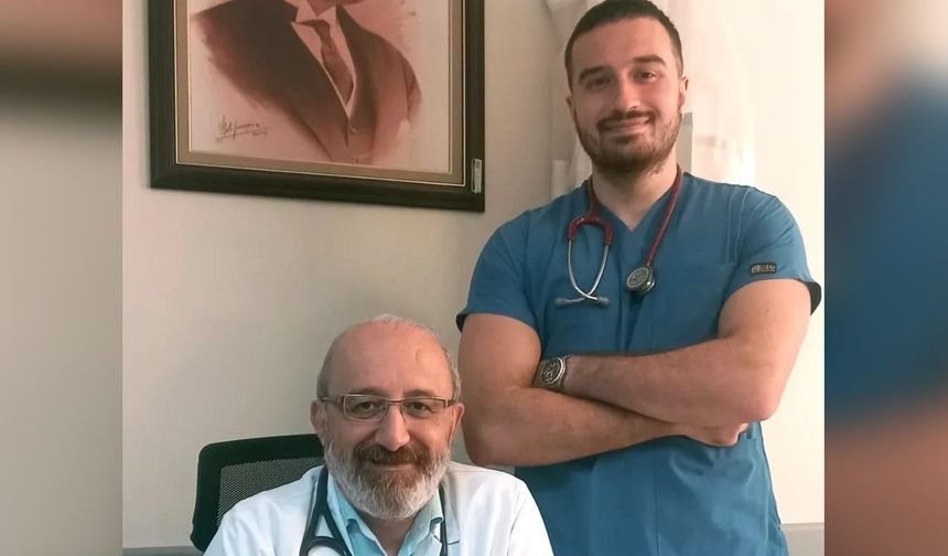 Doktor baba-oğul aynı hastanede hizmet veriyor