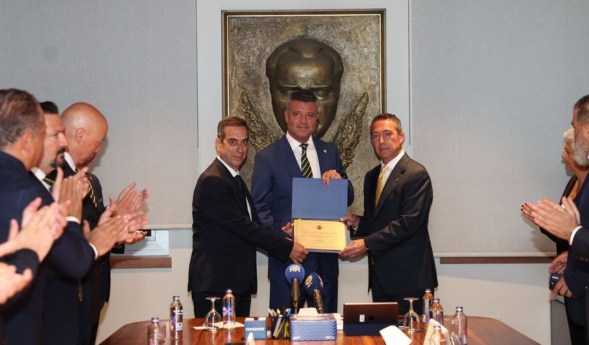 Fenerbahçe'de başkan Sadettin Saran mazbatasını aldı