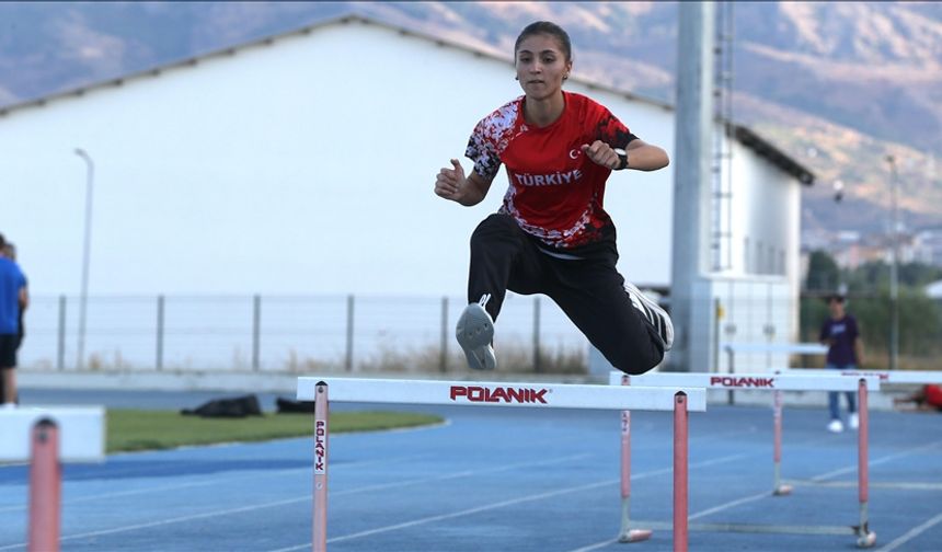 24 yıllık rekoru kıran Elif  Akçiçek gözünü yeni şampiyonluklara dikti