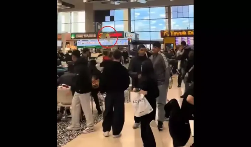 AVM'de 'ne bakıyorsun' kavgası kamerada