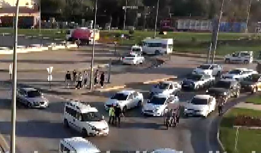 Kendisini durduran polise sopayla saldıran sürücü tutuklandı