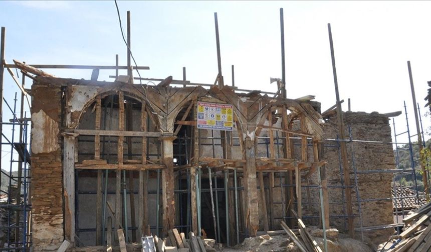 İzmir'in "hayalet köyü" Lübbey'deki tarihi cami restore ediliyor