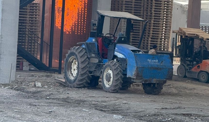 Bursa'da palet fabrikasında yangın; 1 yaralı