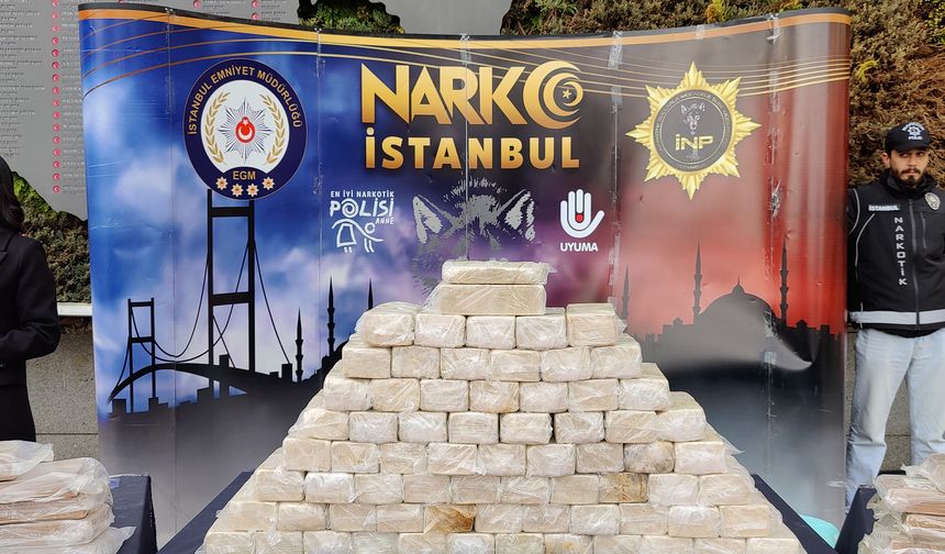 İstanbul ve Kocaeli'nde operasyonla ele geçirilen 966 kilo uyuşturucu emniyette sergilendi