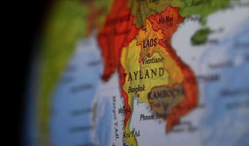 Tayland, barış anlaşmasını askıya almasının ardından Kamboçya tarafına ateş açtı