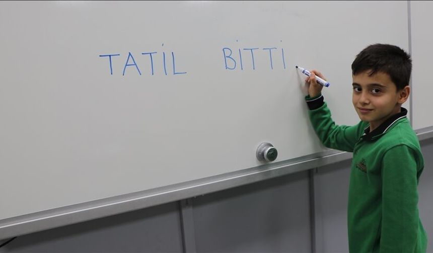 Okullarda ara tatil uygulamasının kaldırılması değerlendirilecek