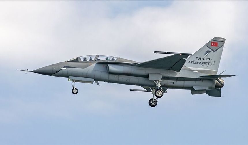 HÜRJET 3 koldan hedefe ilerliyor