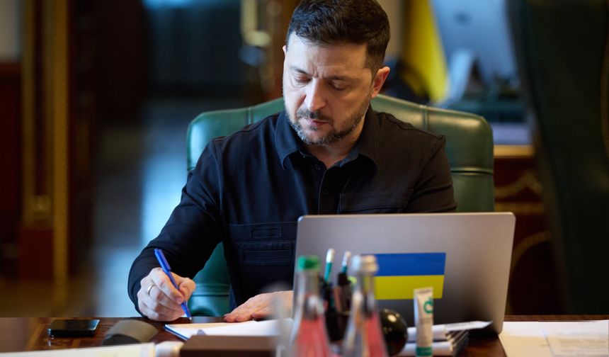 Zelenskiy: Rusya bir haftada yaklaşık 1000 İHA ve 980 güdümlü hava bombası fırlattı