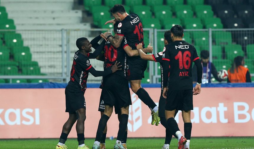 Gençler Sakarya’da 5 golle turladı