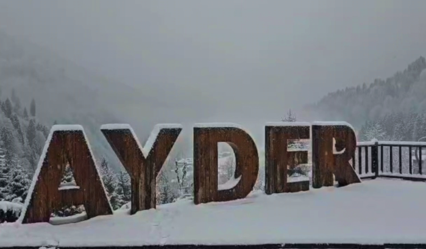 Ayder Yaylası, kar yağışının ardından beyaza büründü
